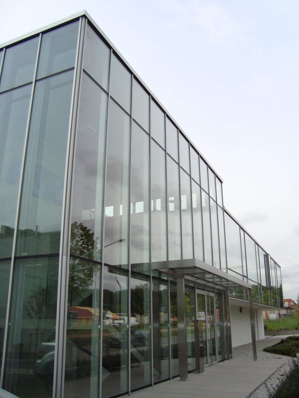 Betriebsgebäude in Eschborn mit Glasfassade, Detailansicht
