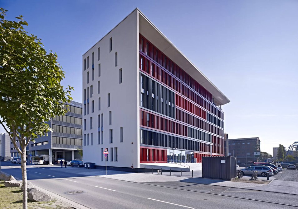 Fassadenbau eines Bürogebäude in der Lindleystraße Frankfurt am Main, Seitenansicht