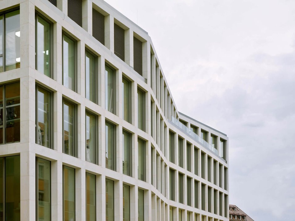 Detailansicht Fassadenbau für ein Geschäftshaus in der Eichhornstraße in Würzburg