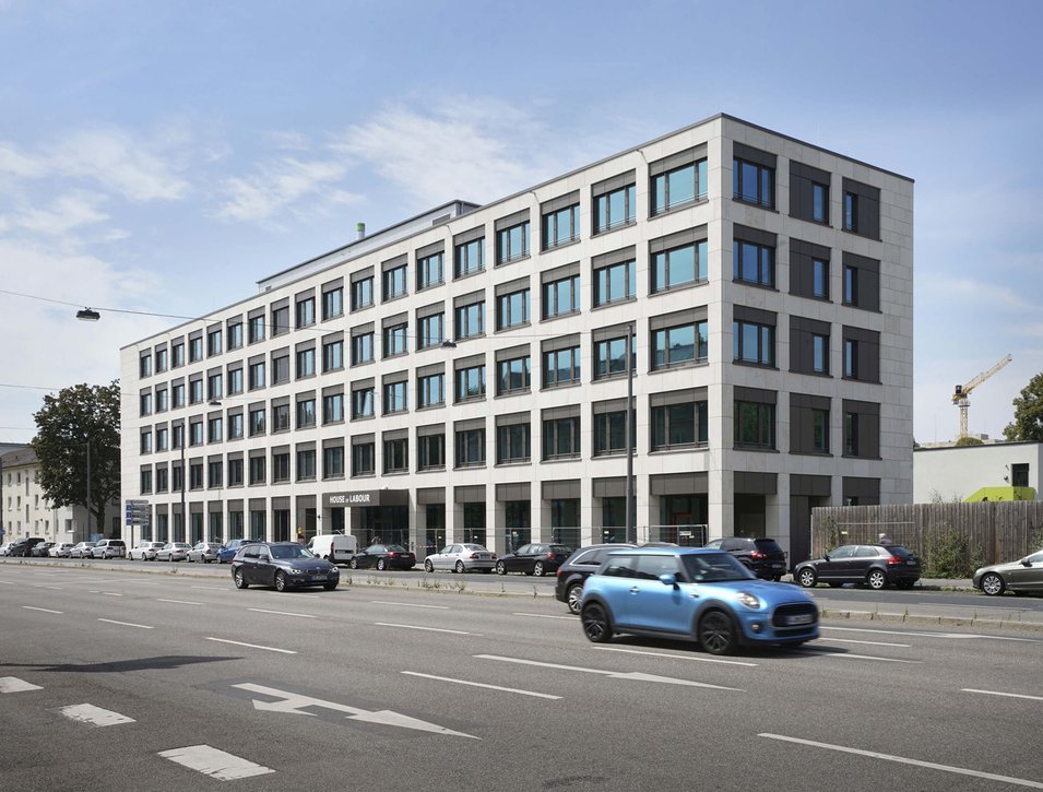 Hochschulgebäude mit Aluminium Fensterelementen in Frankfurt am Main, Außenansicht
