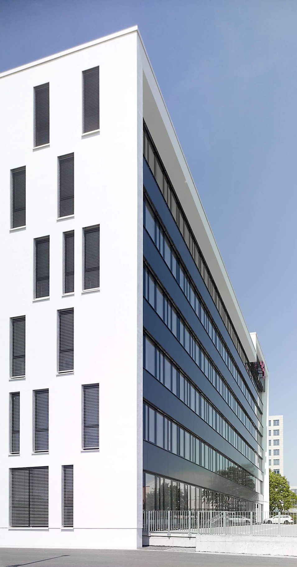 Telekom Gebäude Fassade & Bürogebäude Frankfurt am Main Seitenansicht