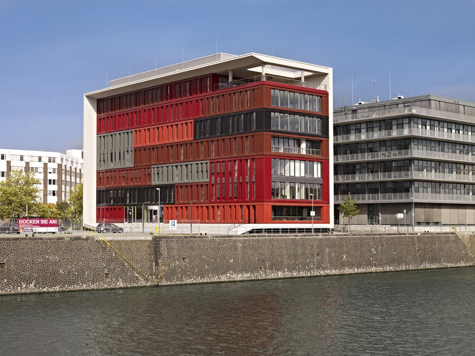 Seitenansicht eines Bürogebäude in der Lindleystraße Frankfurt am Main