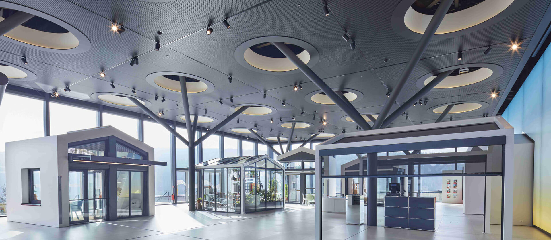 Warema Bürogebäude und Ausstelliungshalle Sunforum Wertheim Innenansicht Decke